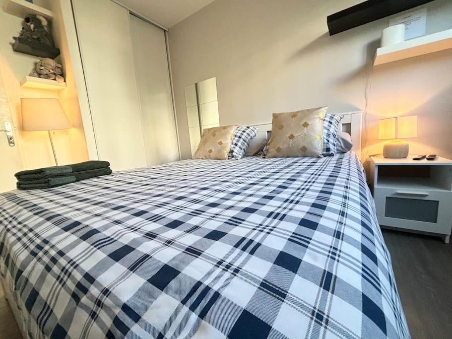 Appartement Confort Avec Balcon - Champigny Kültér fotó