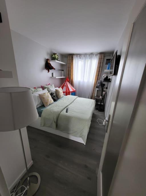 Appartement Confort Avec Balcon - Champigny Kültér fotó