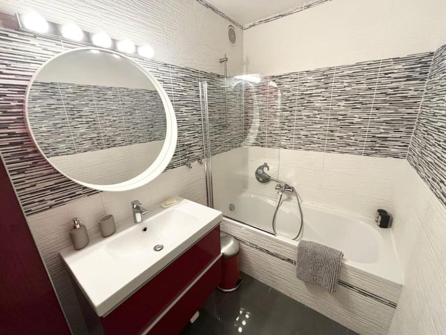 Appartement Confort Avec Balcon - Champigny Kültér fotó